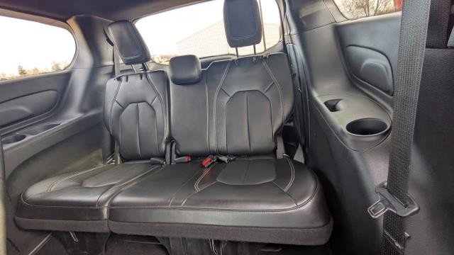 Used 2025 Chrysler Pacifica Select image 17