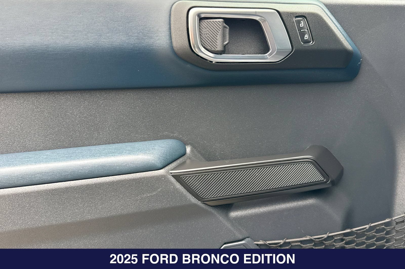 Certified 2025 Ford Bronco Heritage Edition AWD/4WD image 12