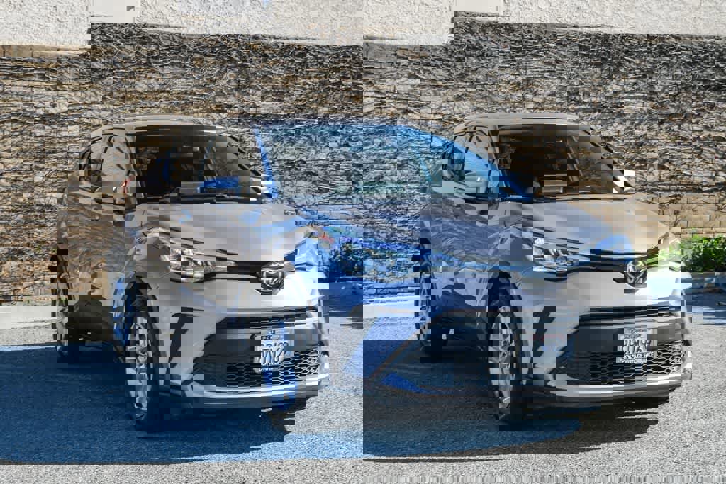 Used 2020 Toyota C-HR LE image 3