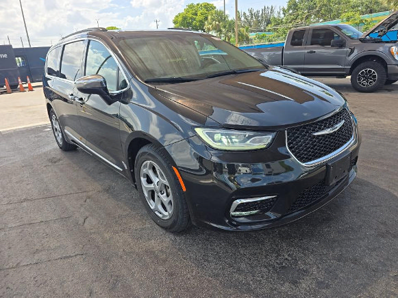 Used 2023 Chrysler Pacifica Limited FWD image 3