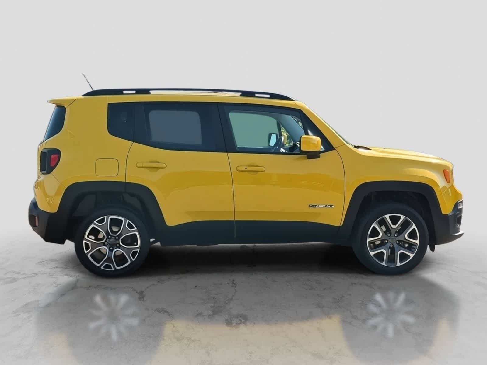 Used 2016 Jeep Renegade Latitude w/ Safety & Security Group AWD/4WD image 9