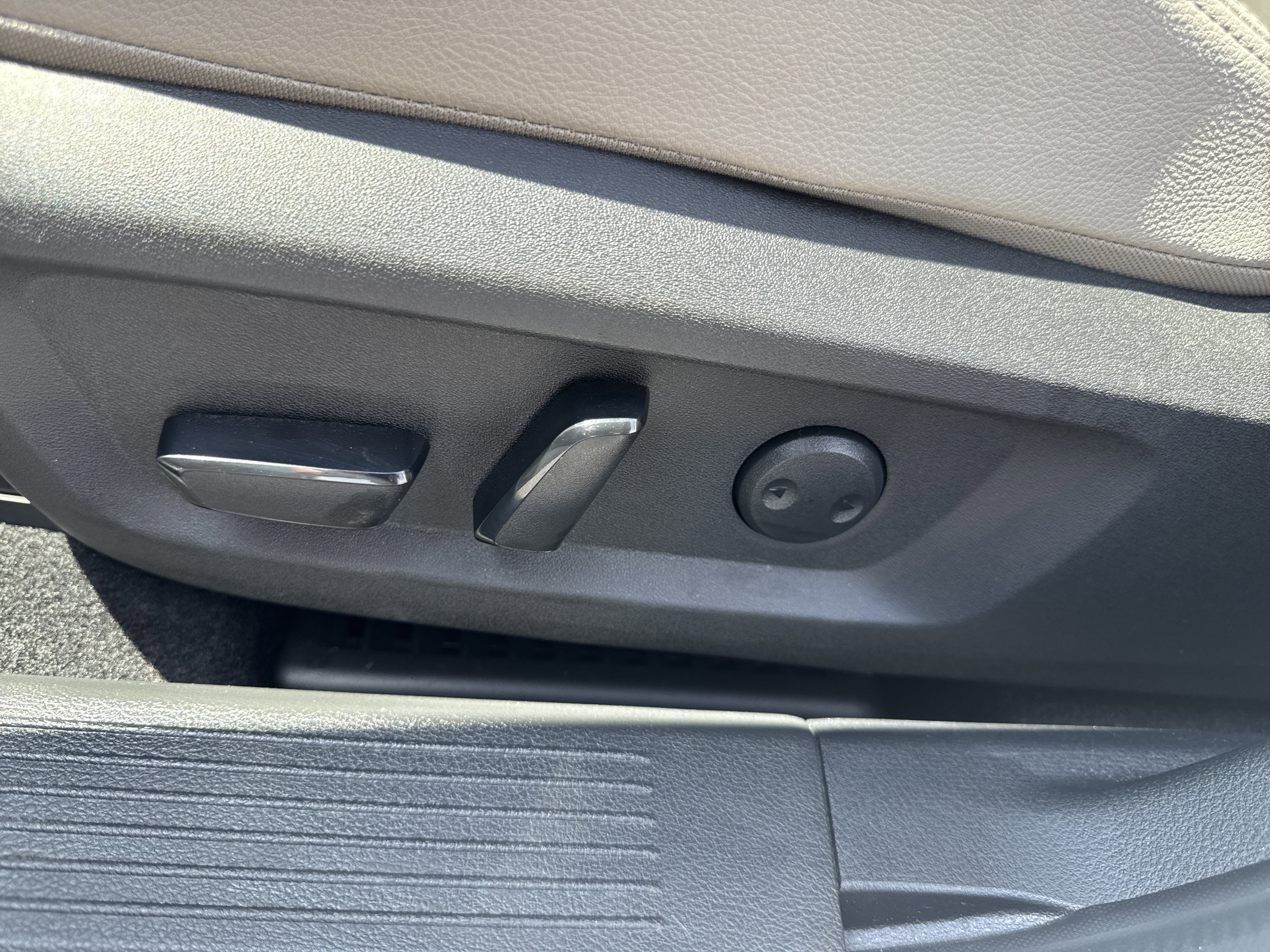 Used 2023 Nissan Rogue SL w/ SL Premium Package FWD image 11