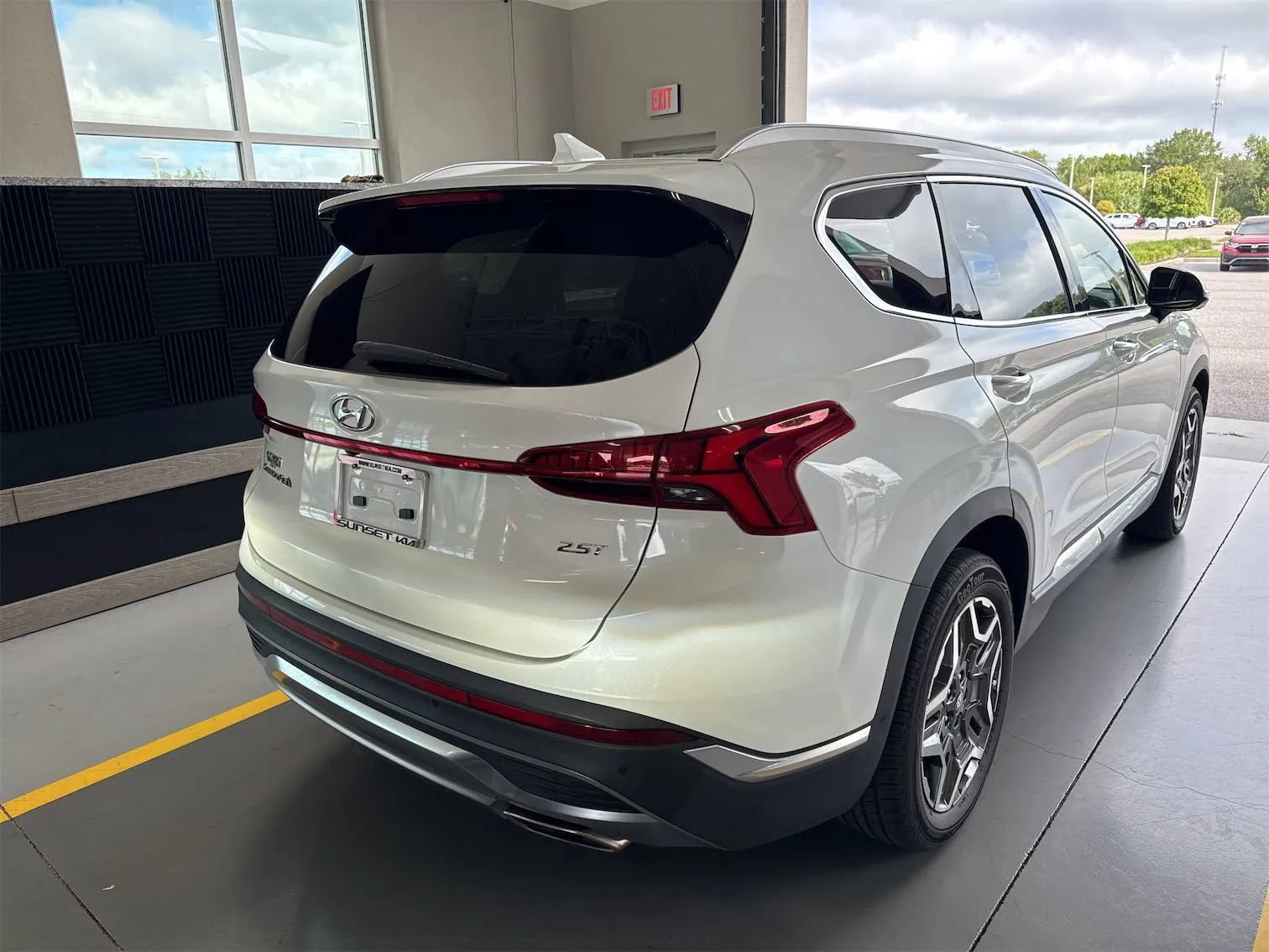 Used 2022 Hyundai Santa Fe Limited FWD image 9