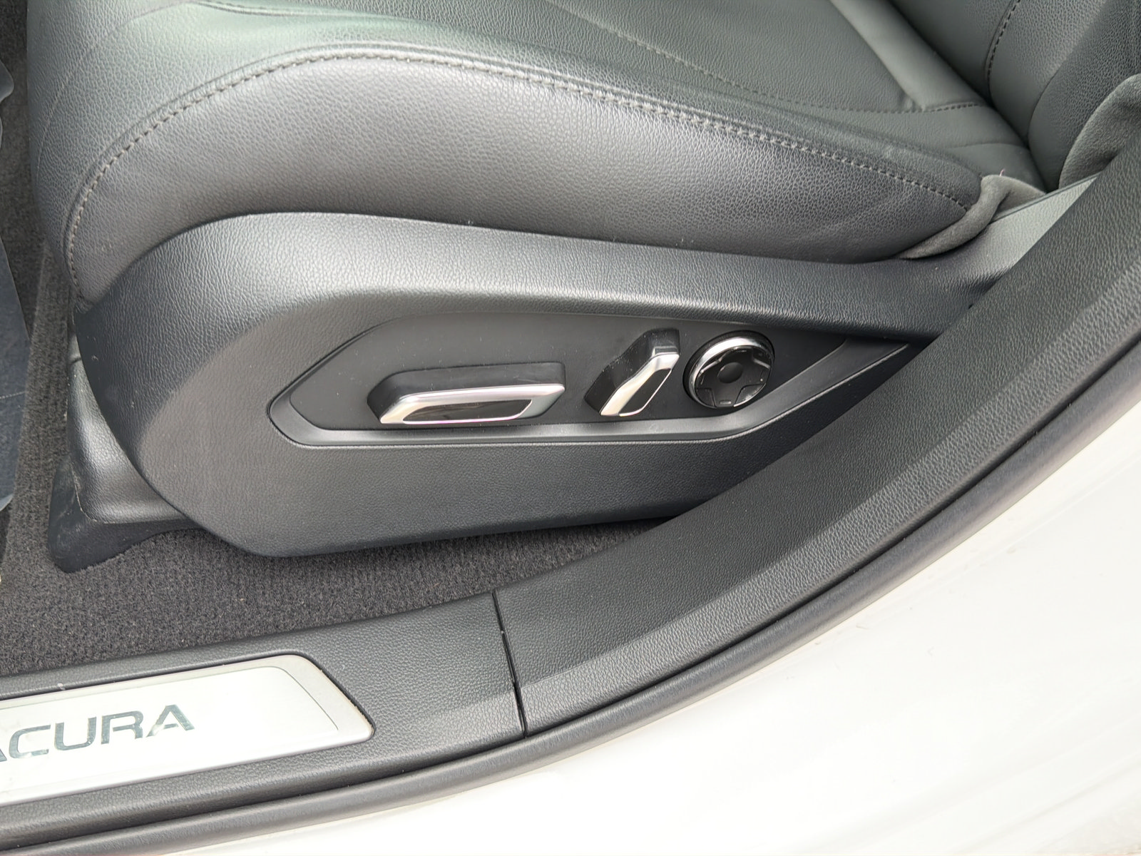 Used 2024 Acura RDX SH-AWD image 33