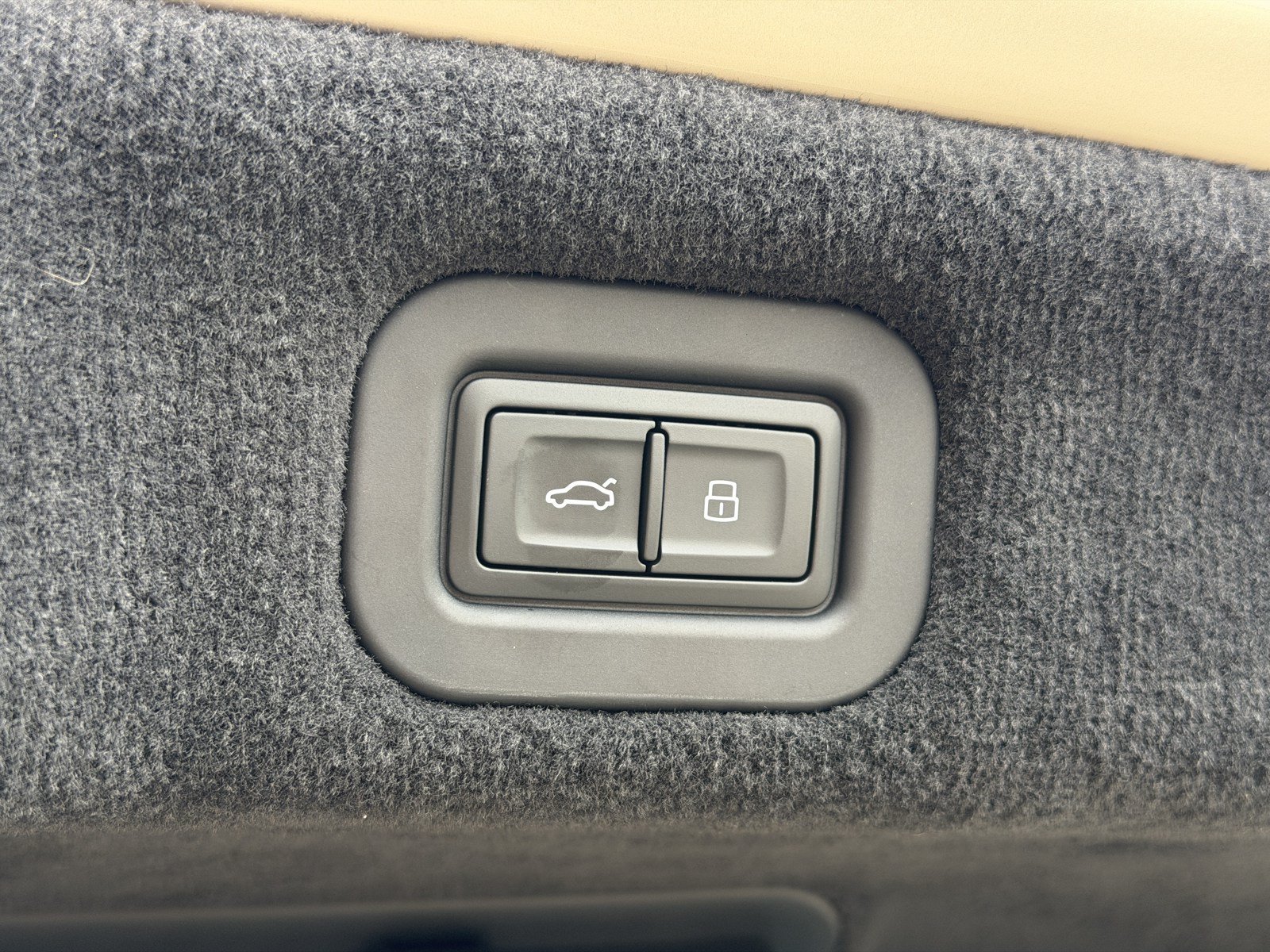 Used 2026 Bentley Flying Spur Azure AWD/4WD image 43