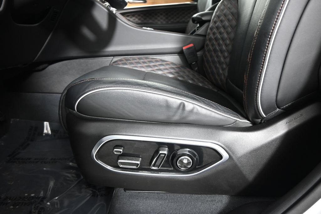 Used 2023 Jeep Grand Cherokee L Summit AWD/4WD image 23