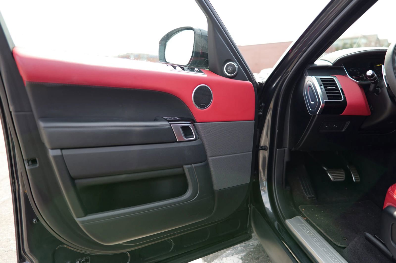 Used 2019 Land Rover Range Rover Sport HST AWD/4WD image 16