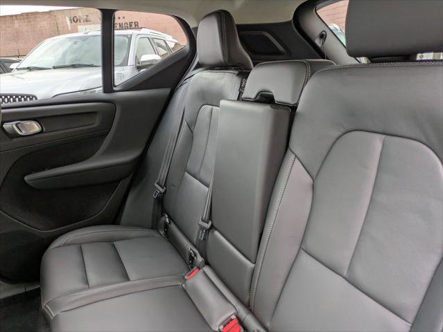 Used 2025 Volvo XC40 B5 Ultra w/ Climate Package image 19