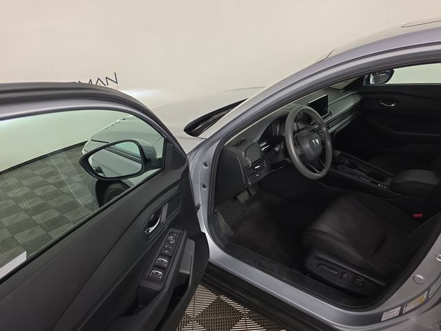 Used 2023 Honda Accord EX image 17