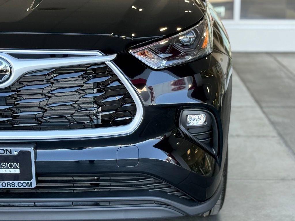 New 2025 Toyota Highlander XLE image 5