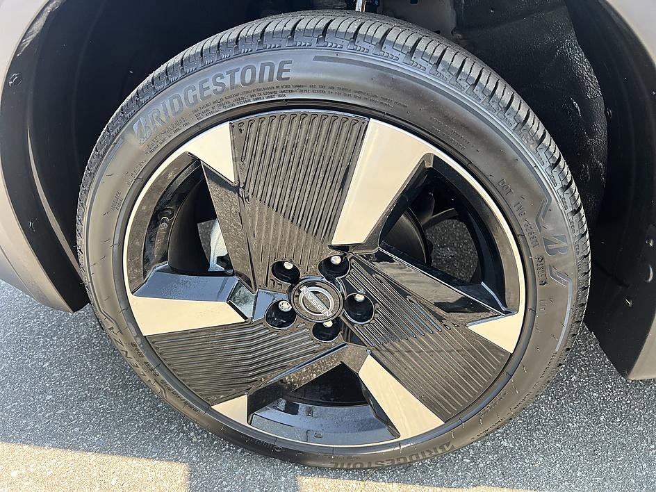 Certified 2026 Nissan Kicks SR FWD image 9