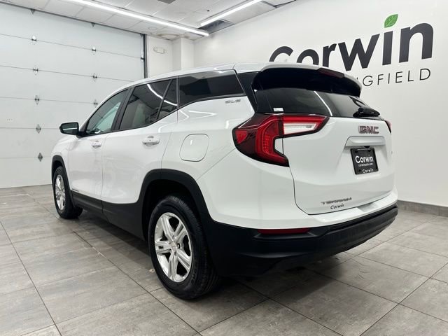 Used 2024 GMC Terrain SLE image 3