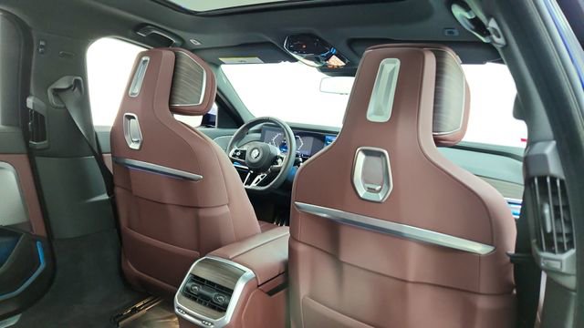 Used 2023 BMW 760i xDrive AWD/4WD image 26