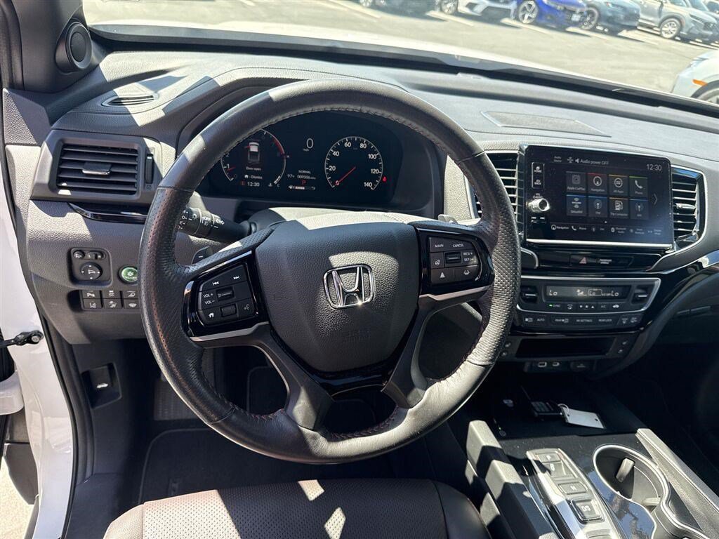 Certified 2025 Honda Ridgeline Black Edition image 16