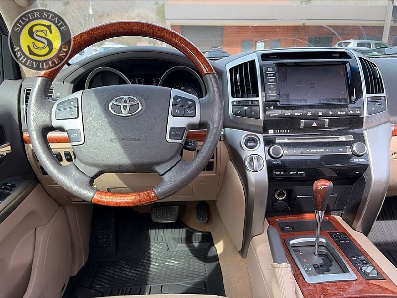 Used 2013 Toyota Land Cruiser AWD/4WD image 31