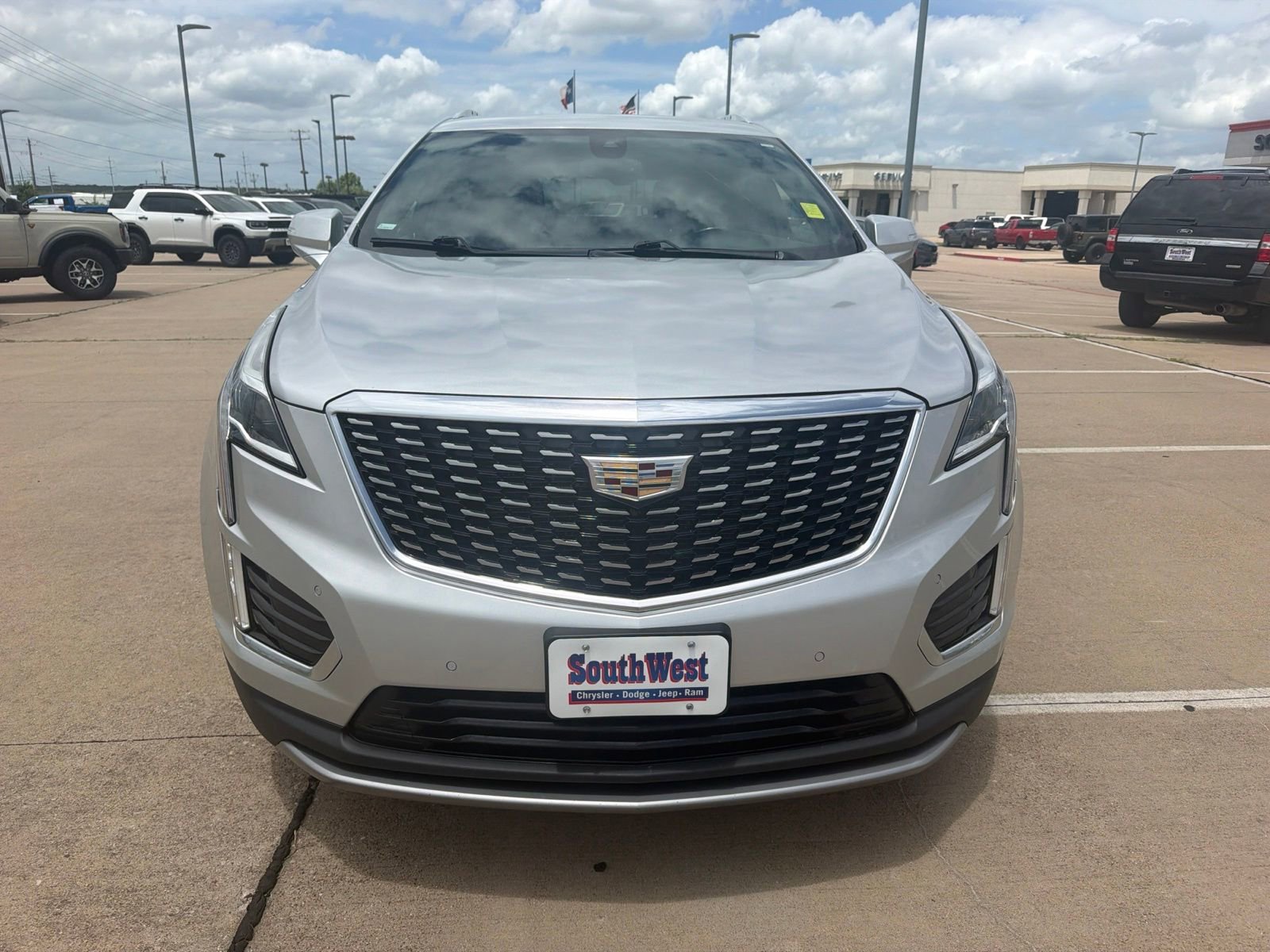 Used 2020 Cadillac XT5 Premium Luxury FWD image 2