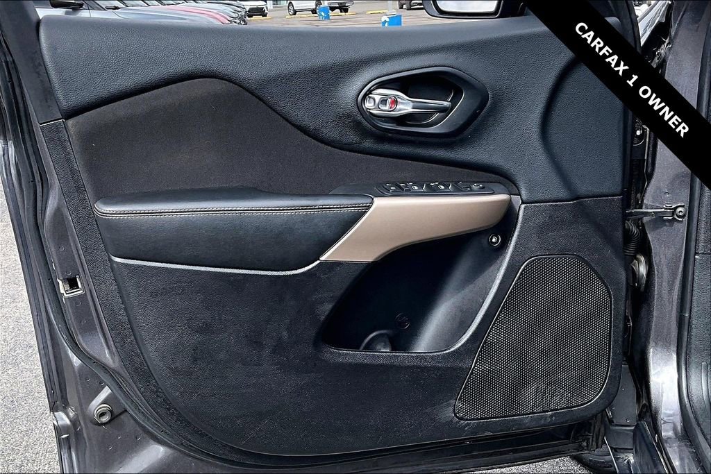 Used 2018 Jeep Cherokee Latitude w/ Altitude Package image 19