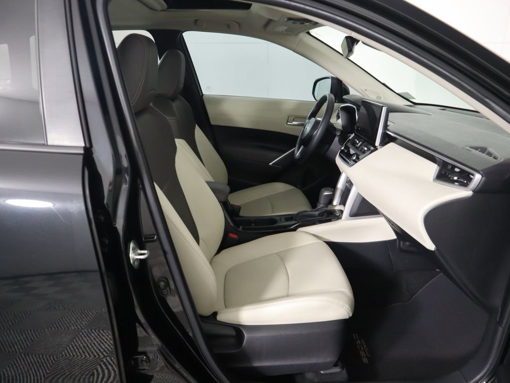 Used 2023 Toyota Corolla Cross XLE image 20