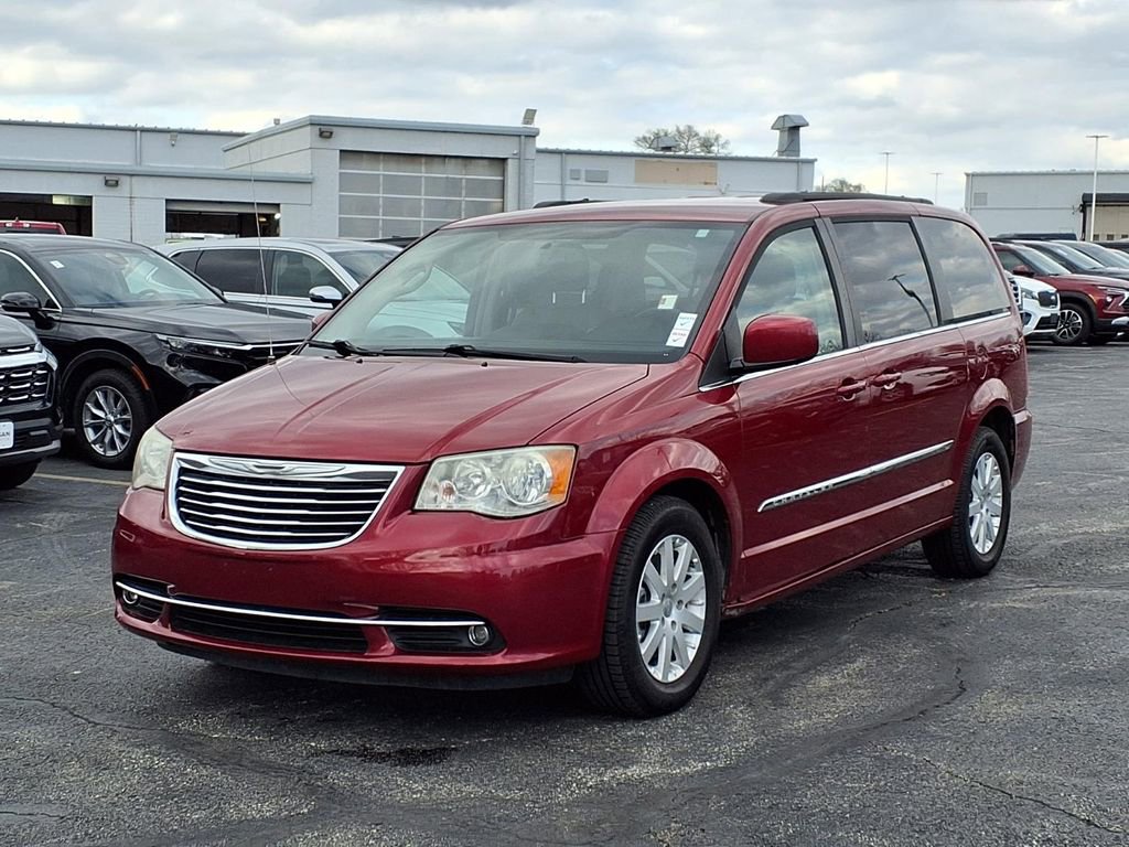 Used 2014 Chrysler Town & Country Touring image 2