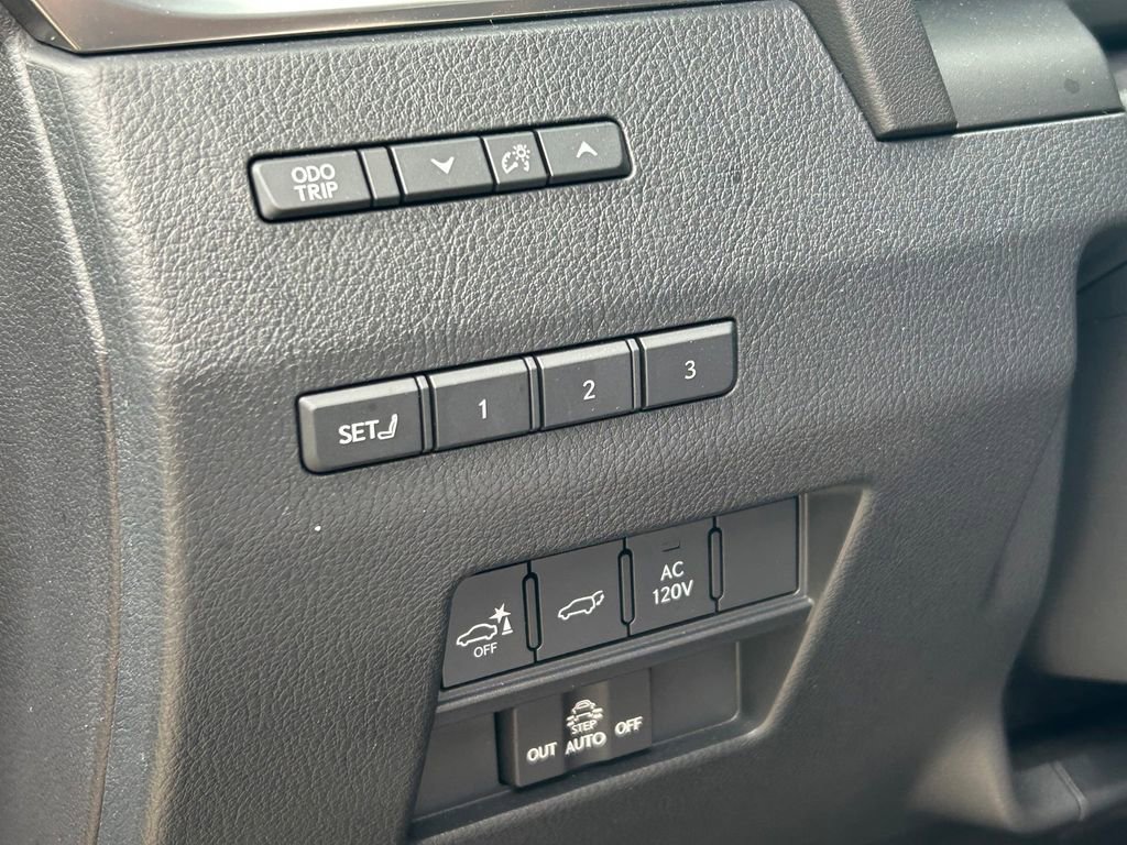 Used 2025 Lexus GX 550 w/ Accessory Package (2T) AWD/4WD image 33