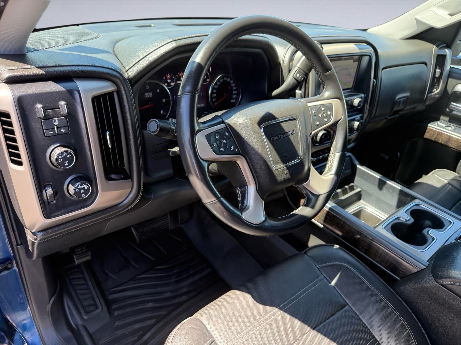 Used 2016 GMC Sierra 1500 Denali w/ Enhanced Driver Alert Package AWD/4WD image 15