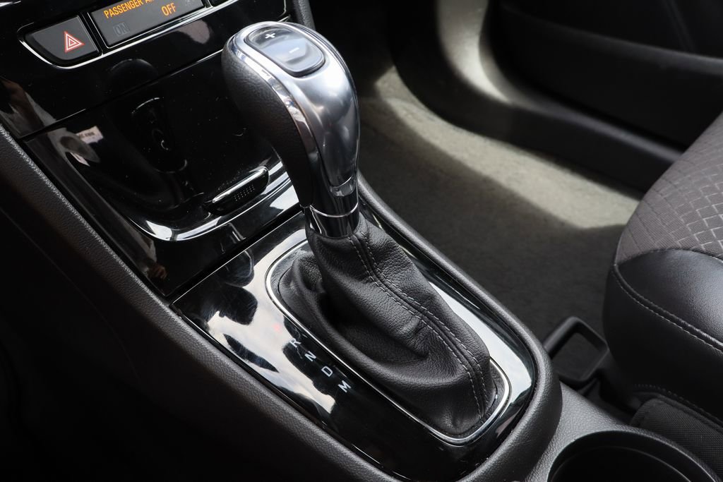 Used 2019 Buick Encore Preferred AWD/4WD image 18