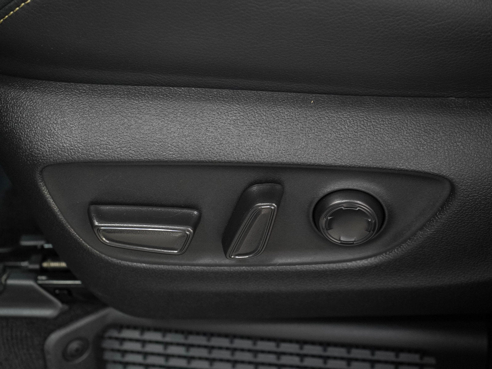 Used 2025 Toyota Sienna Platinum AWD/4WD image 28