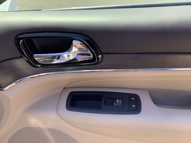Used 2020 Jeep Grand Cherokee Overland AWD/4WD image 39