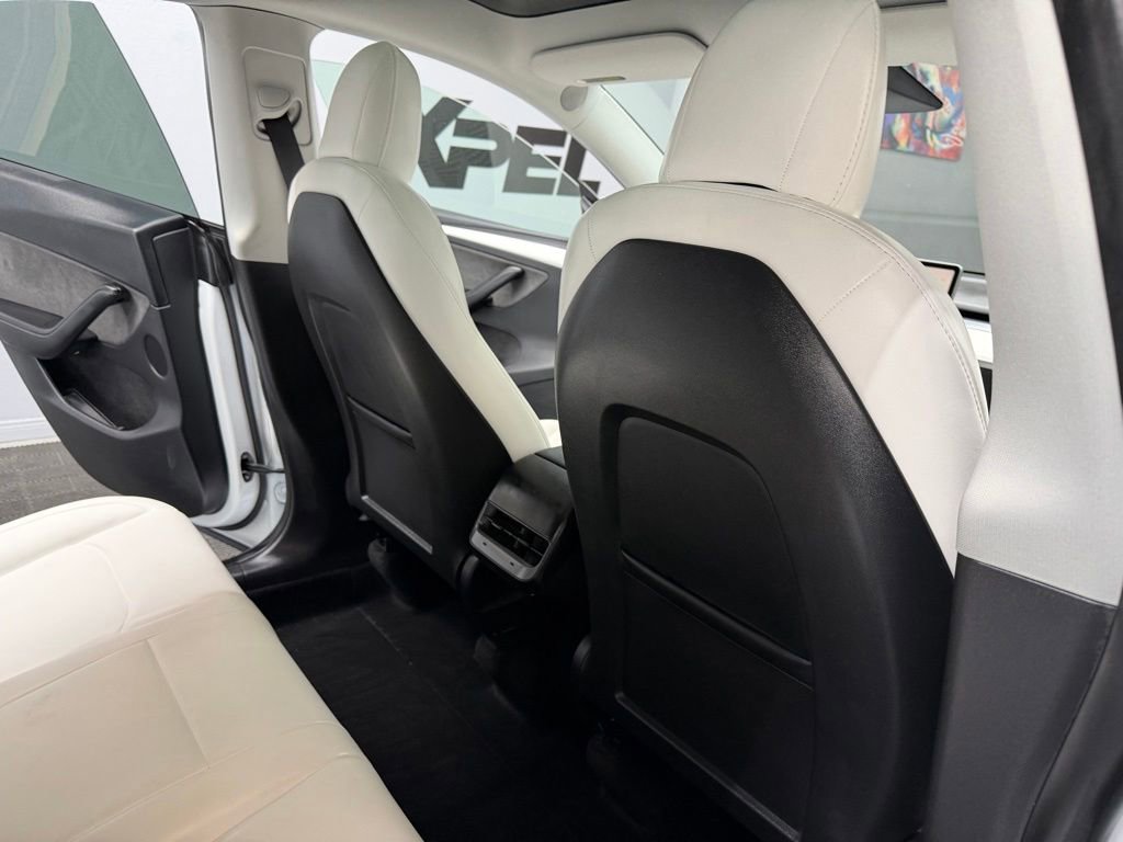 Used 2022 Tesla Model Y Long Range AWD/4WD image 41