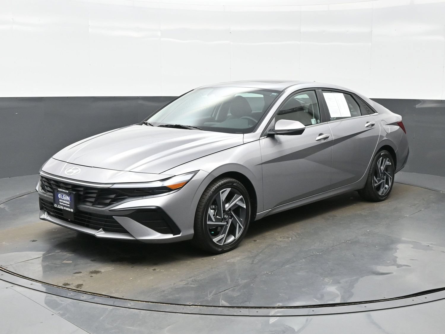 Used 2025 Hyundai Elantra Limited FWD image 2