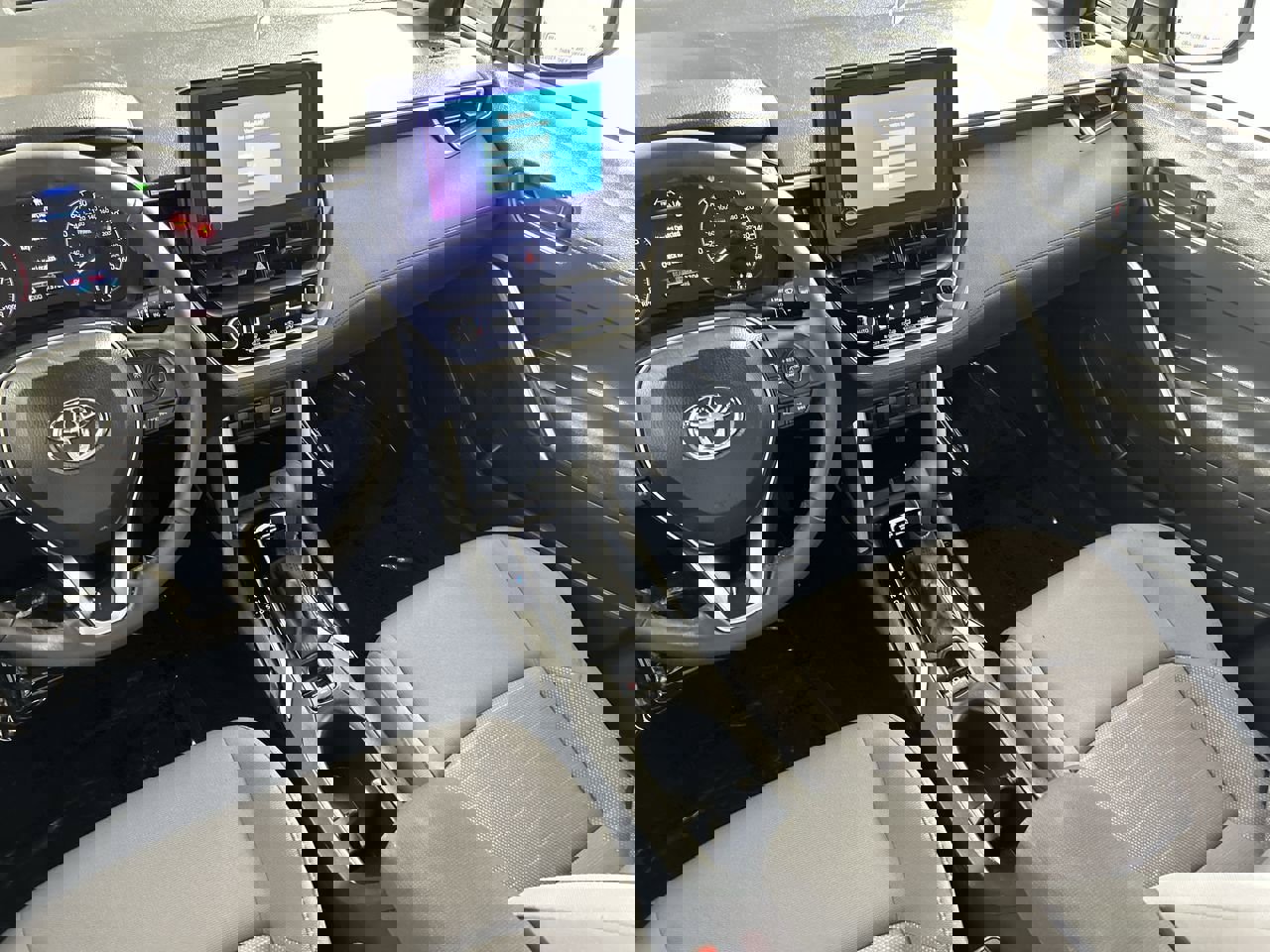 Used 2024 Toyota Corolla Cross SE w/ Moonroof Package image 22