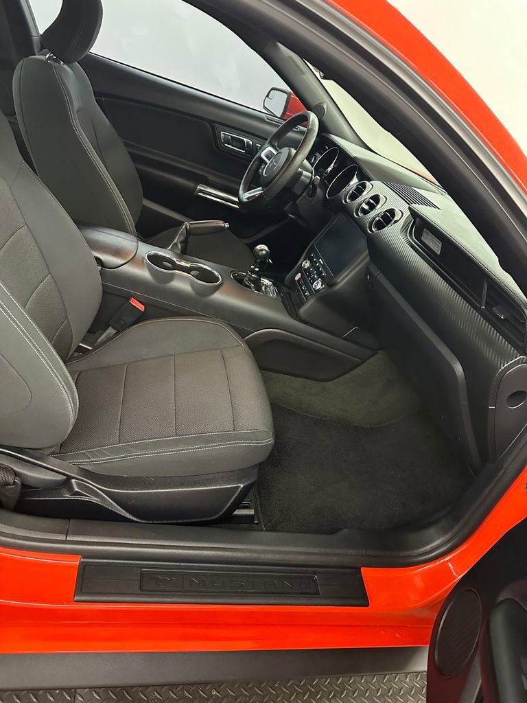 Used 2015 Ford Mustang Coupe RWD image 30