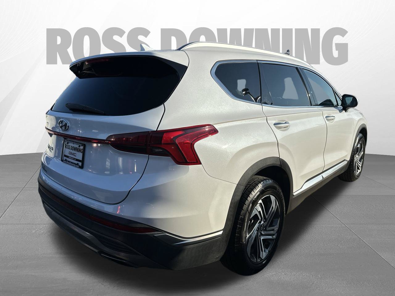 Used 2021 Hyundai Santa Fe SEL w/ Convenience + Premium Package FWD image 4