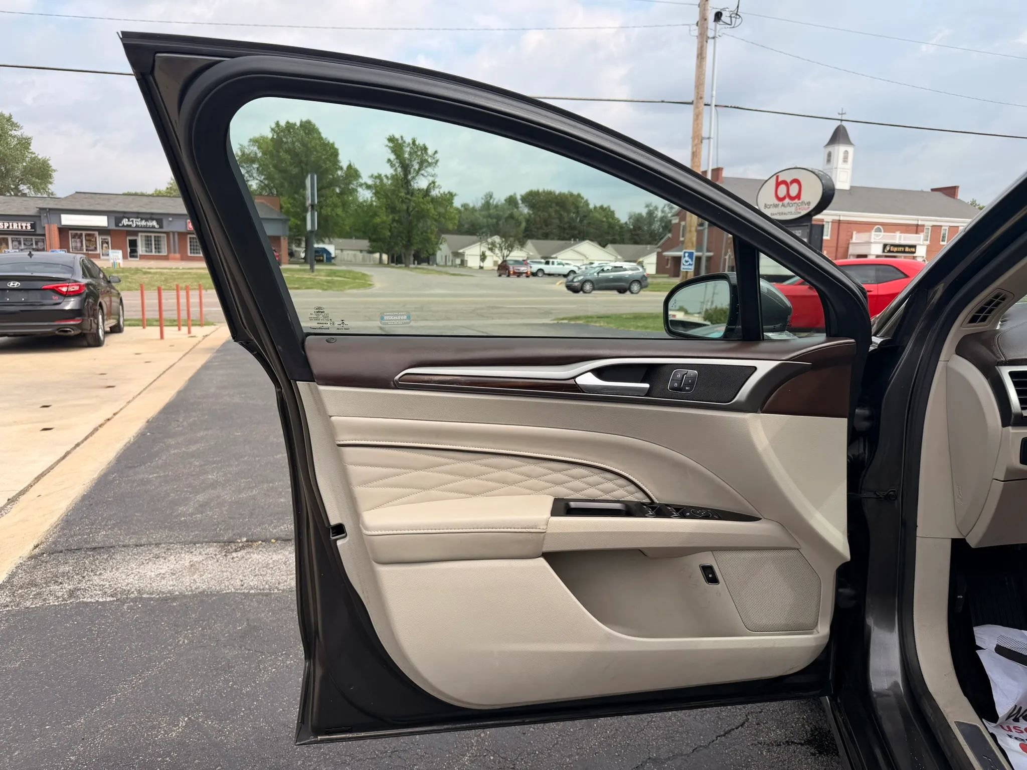 Used 2017 Ford Fusion Energi Platinum FWD image 10