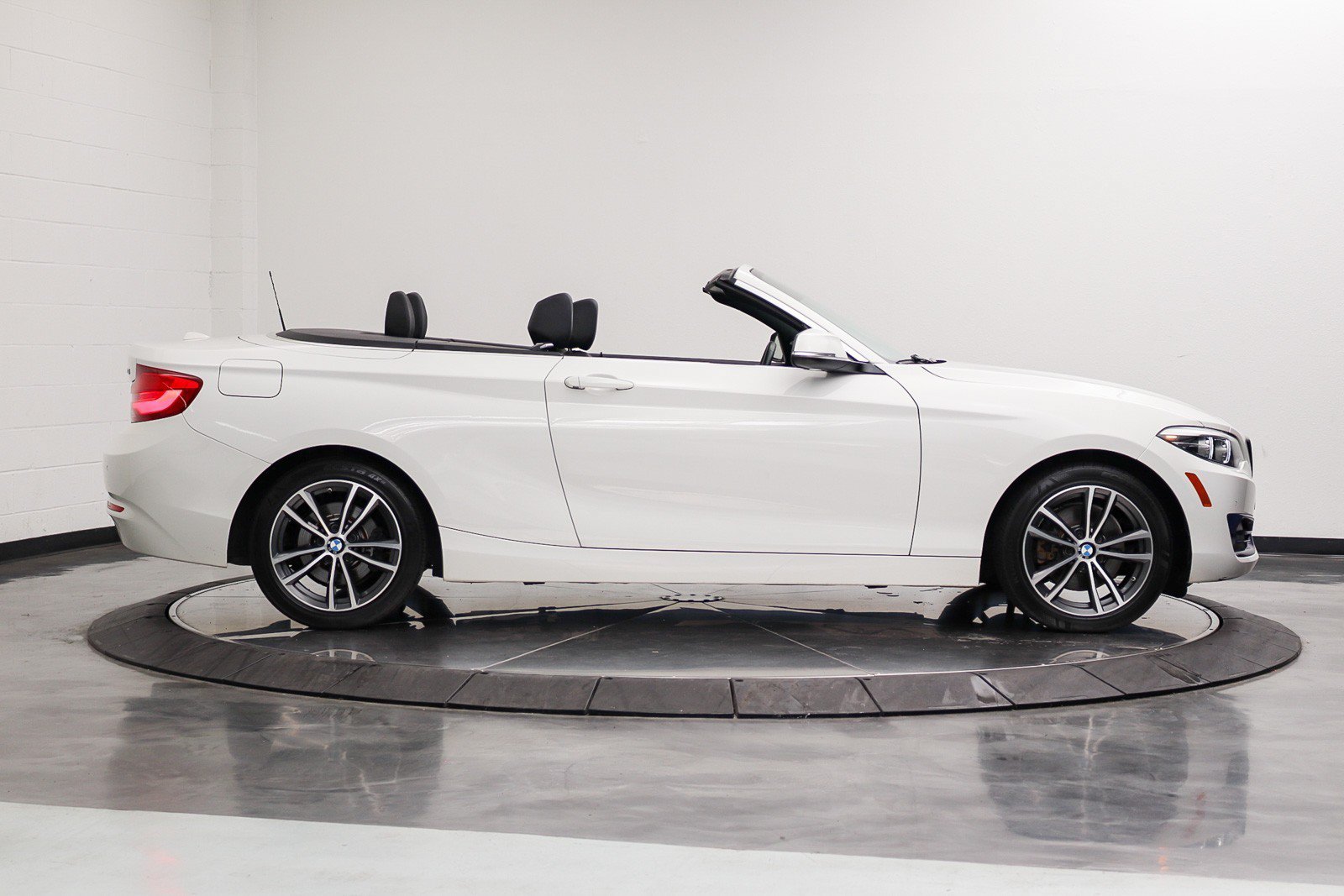 Used 2019 BMW 230i Convertible w/ Convenience Package RWD image 11