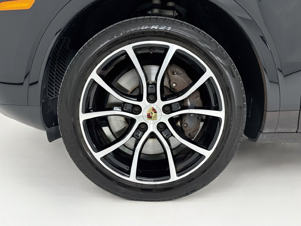 Certified 2023 Porsche Cayenne AWD/4WD image 11