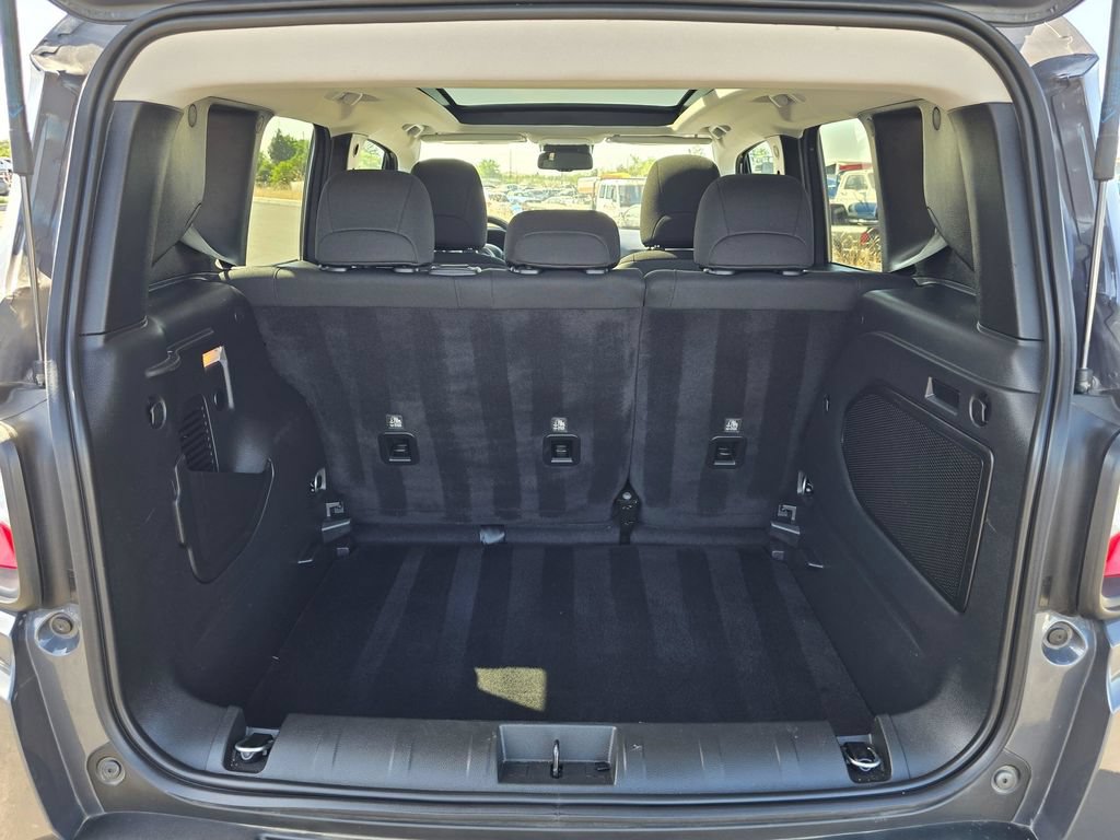 Used 2023 Jeep Renegade Latitude w/ Sun/Sound Group AWD/4WD image 35