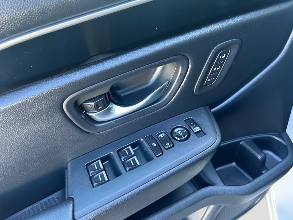 Used 2025 Honda Pilot Touring image 11