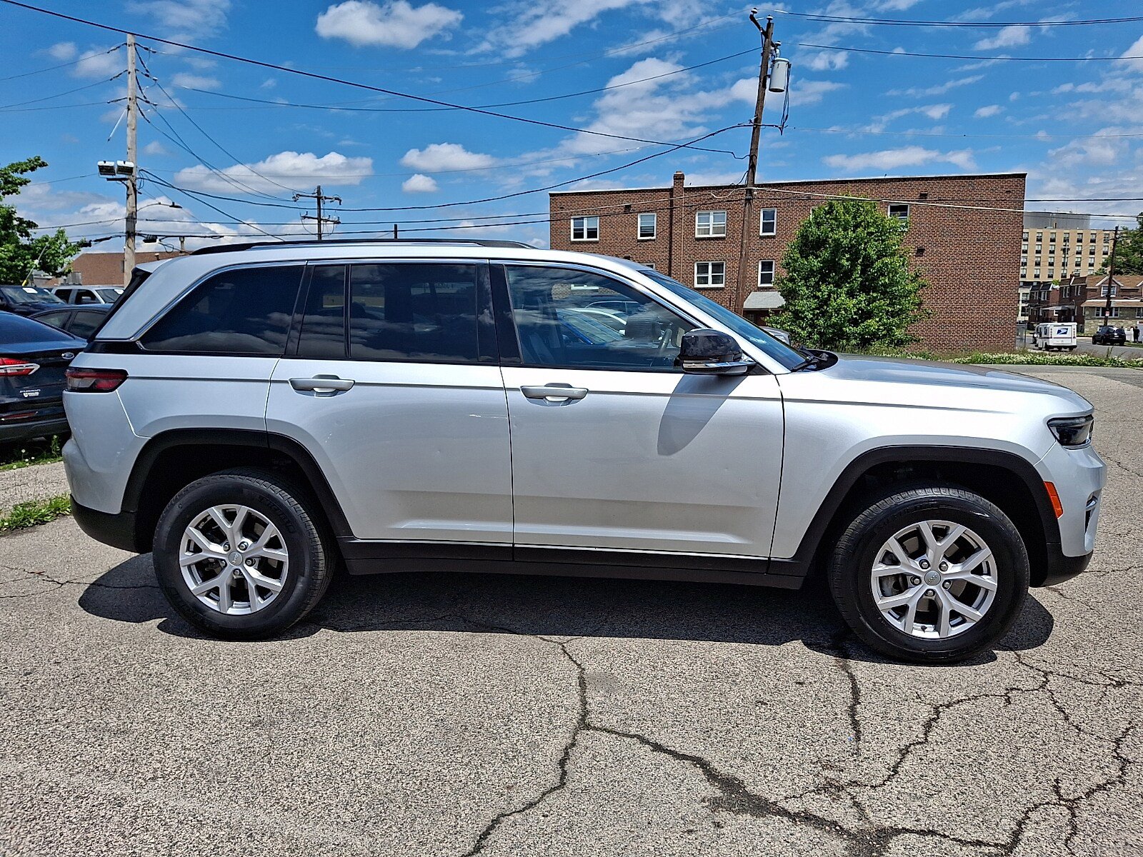 Used 2022 Jeep Grand Cherokee Limited AWD/4WD image 7