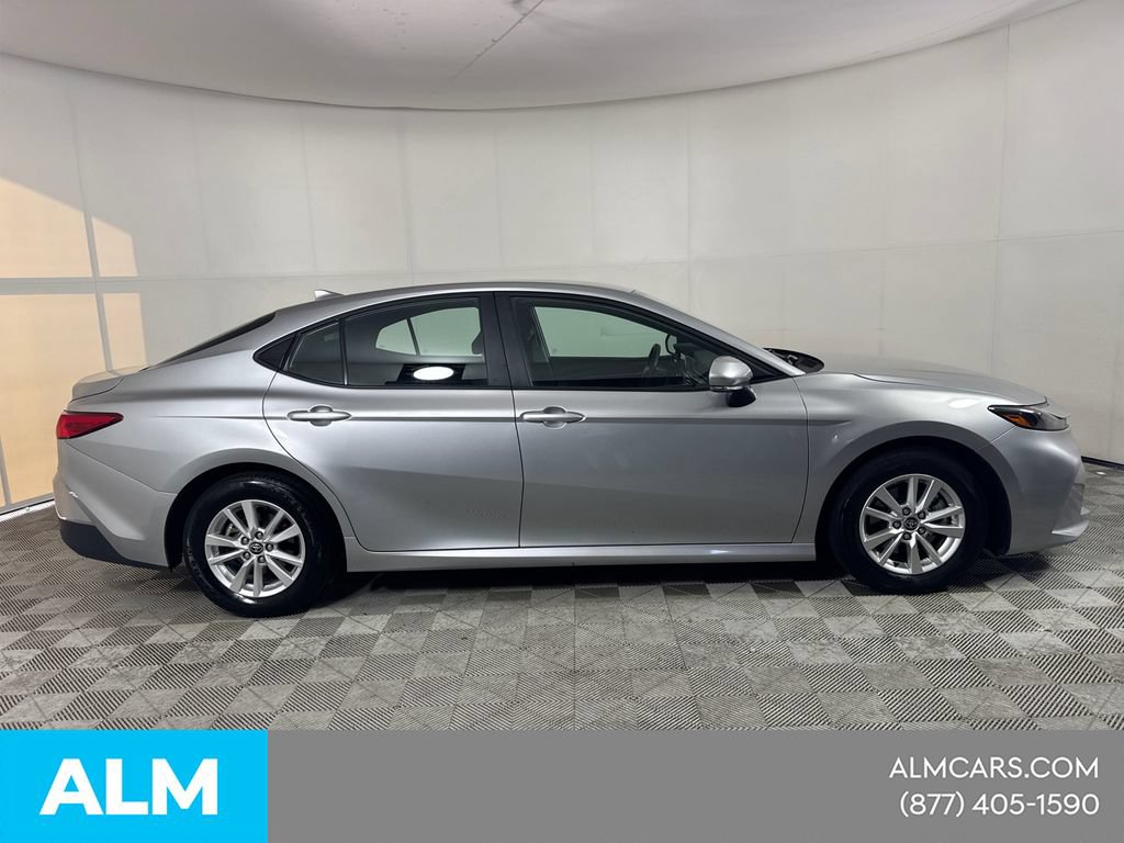 Used 2025 Toyota Camry LE FWD image 5
