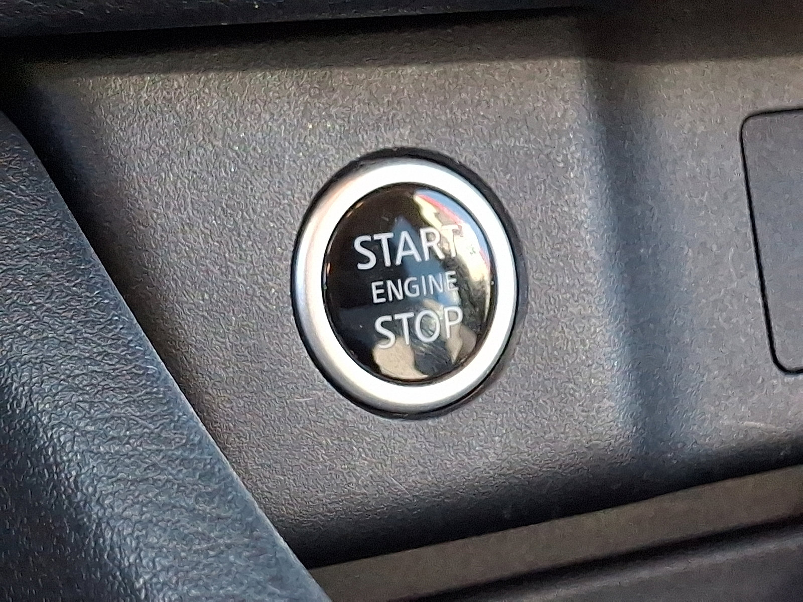 Used 2022 Nissan Rogue SV image 23