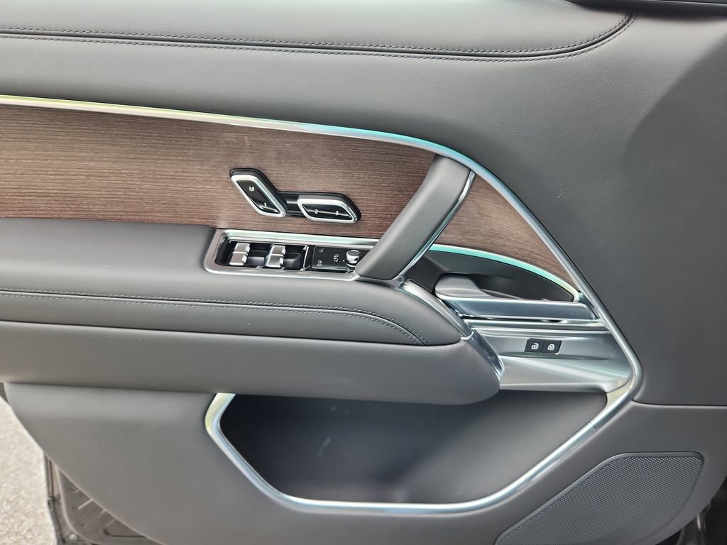 New 2025 Land Rover Range Rover SE image 24