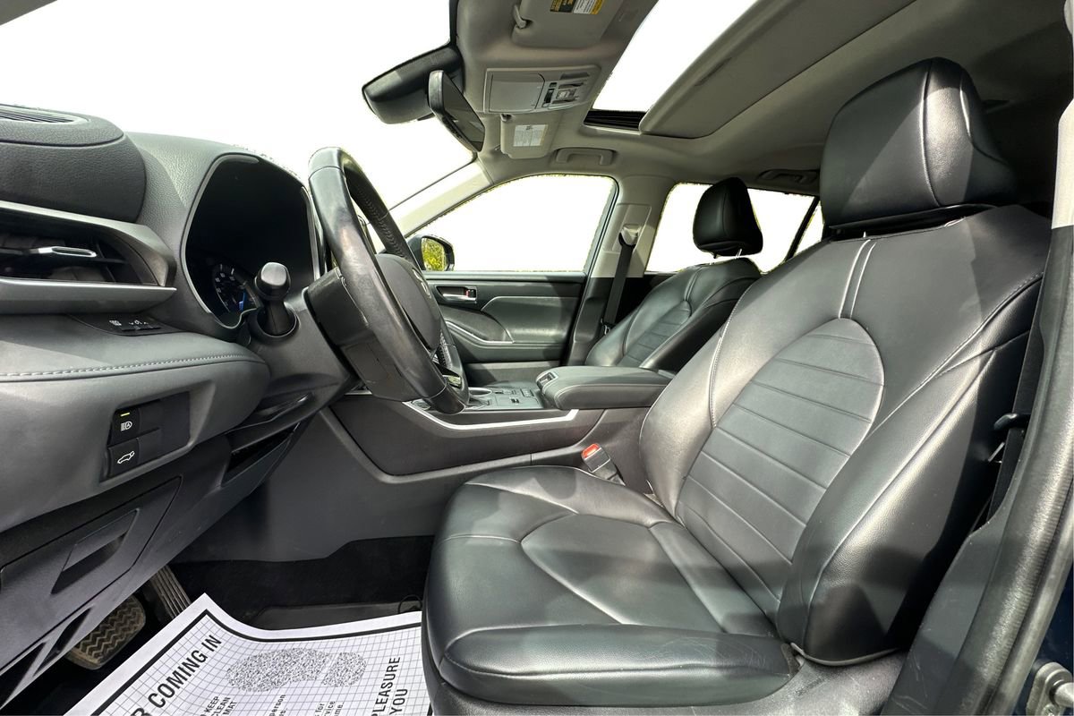 Used 2021 Toyota Highlander XLE image 9