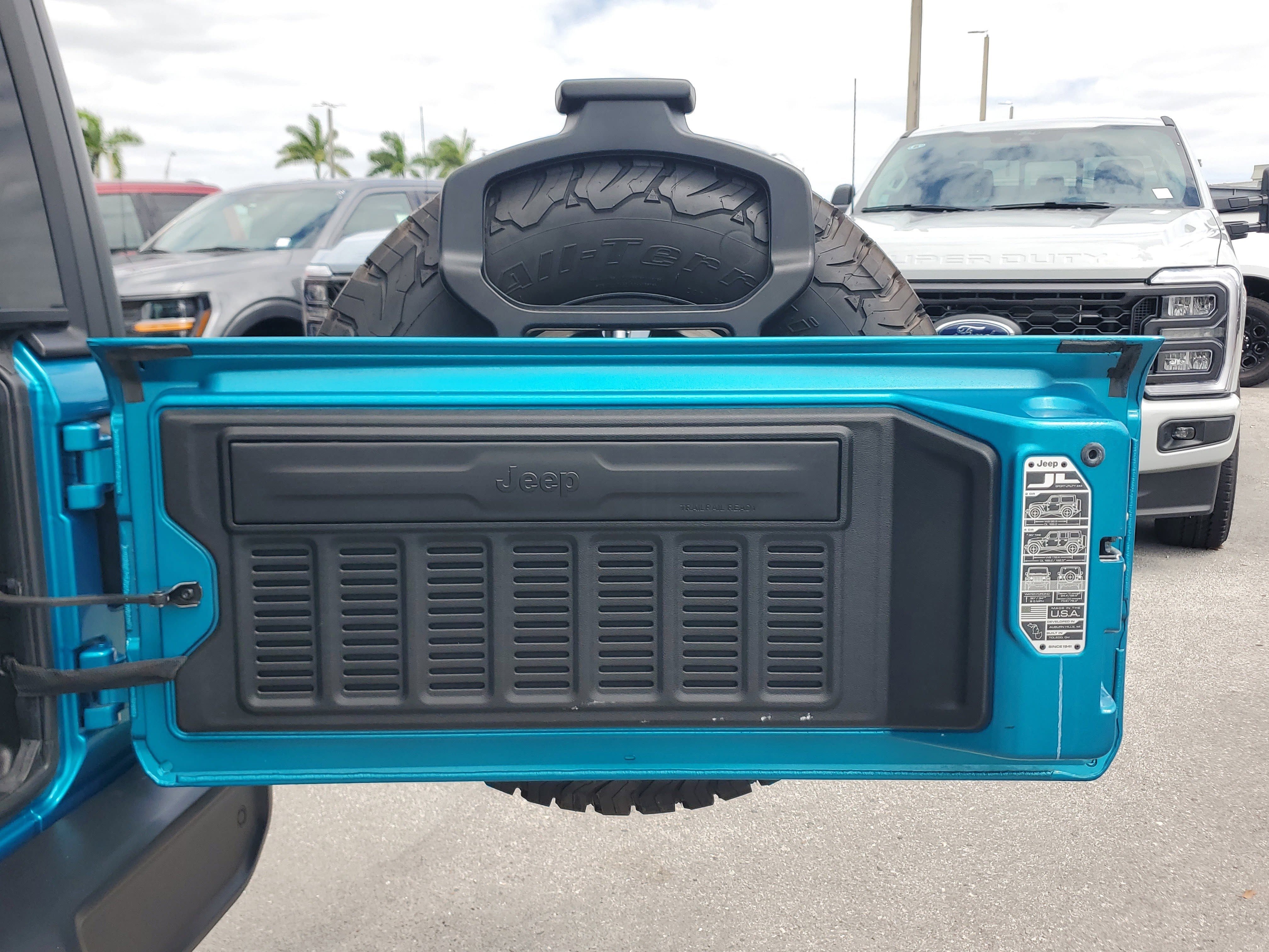 Used 2024 Jeep Wrangler Unlimited AWD/4WD image 15