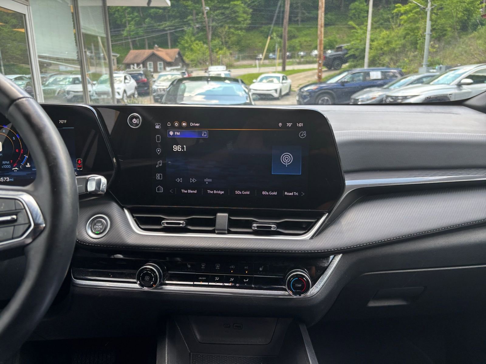 Used 2025 Chevrolet Equinox LT FWD image 17