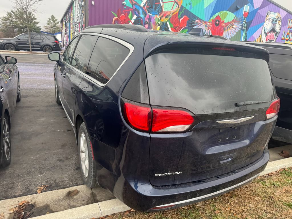 Used 2017 Chrysler Pacifica Touring-L w/ Tire & Wheel Group image 3