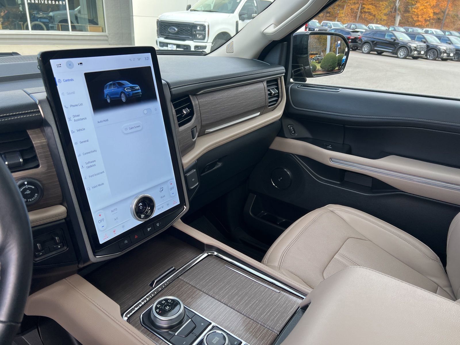 Used 2023 Ford Expedition Limited image 28