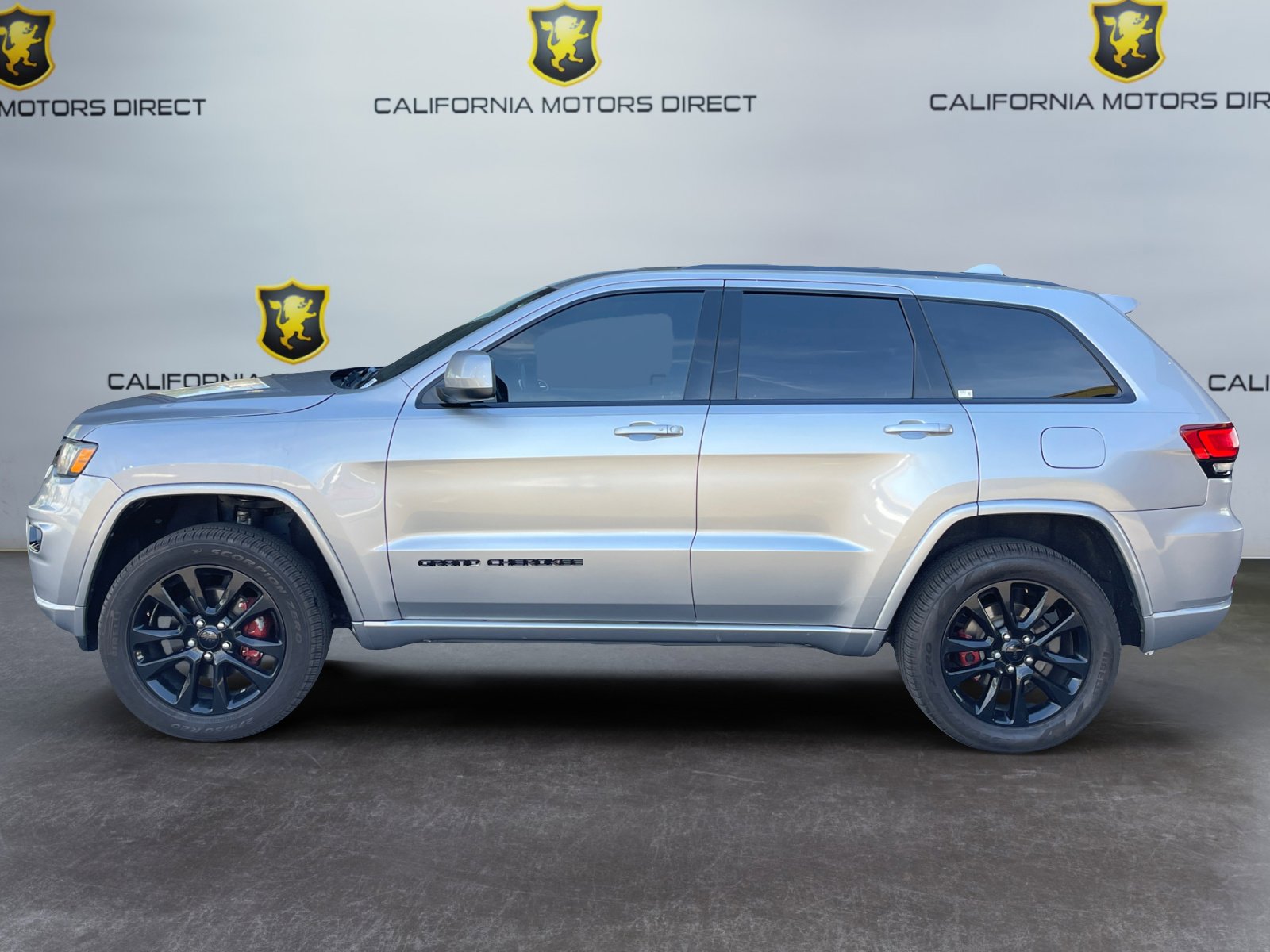 Used 2018 Jeep Grand Cherokee Altitude image 2