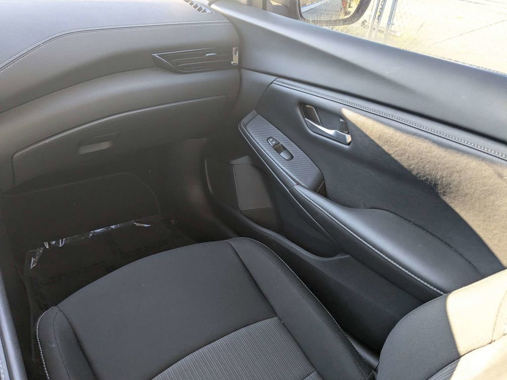 Used 2024 Nissan Sentra SV FWD image 16