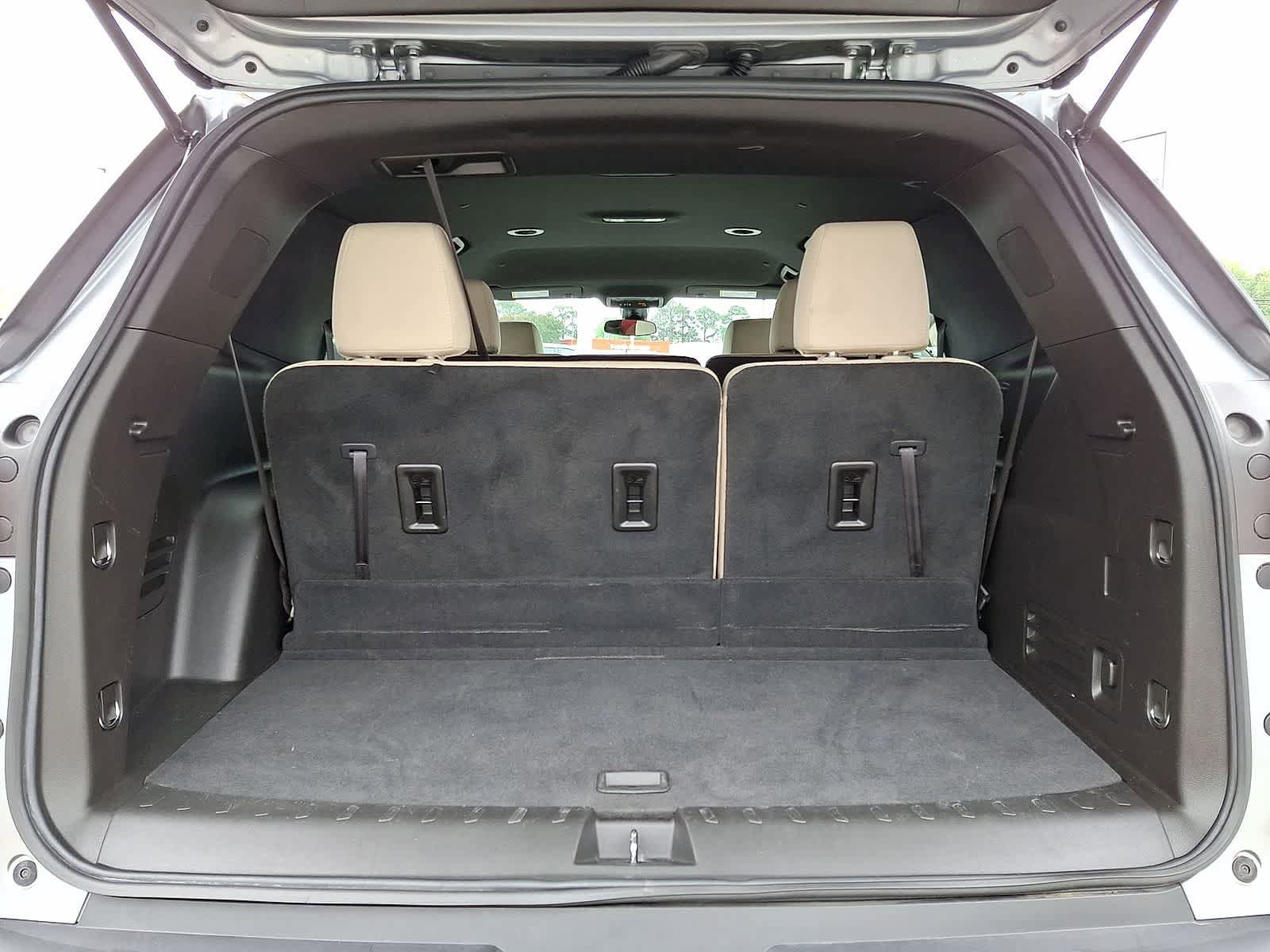 Used 2023 Chevrolet Traverse LS FWD image 30